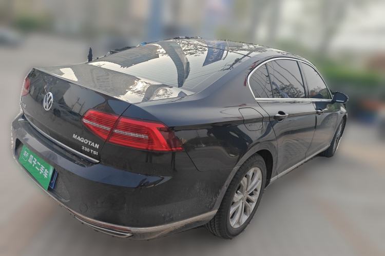Used Volkswagen Magotan 2017 330TSI DSG Luxury Model Rear Right 45 Deg