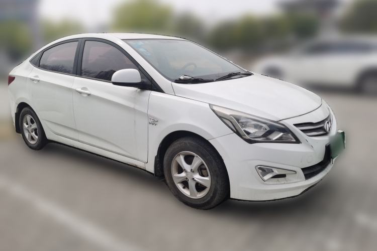 Used Hyundai Verna (older generation) 2014 1.4L Manual Smart GLS Trim Front Right 45 Deg