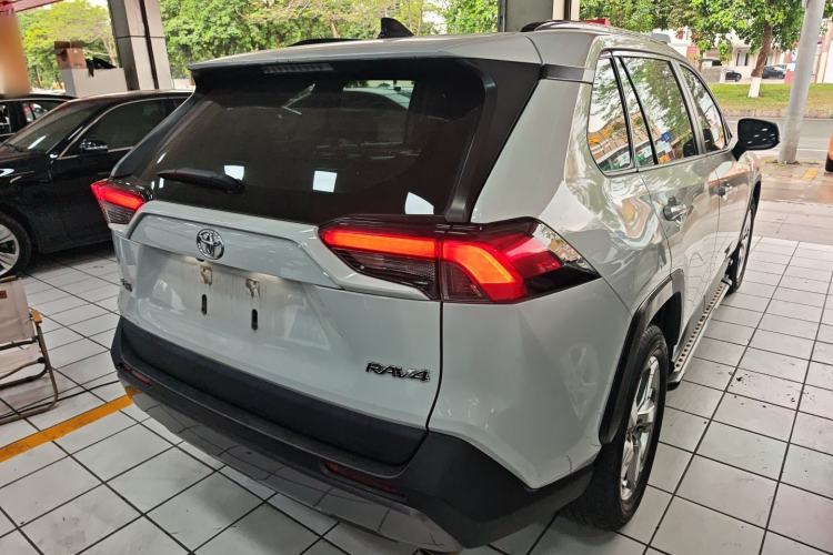 Used Toyota RAV4 2020 2.0L CVT Two-Wheel Drive Fashion Edition Rear Right 45 Deg