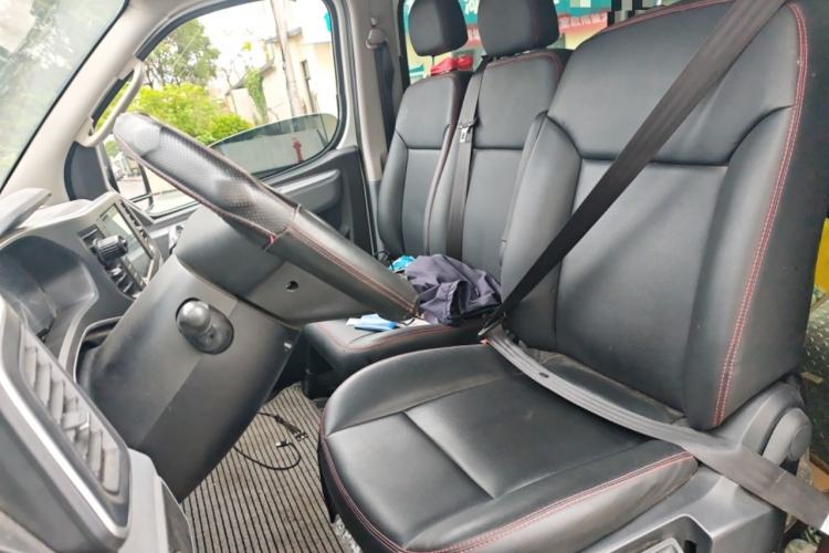 Used SAIC MAXUS Xintu V80 2023 2.0T AMT Classic Aoyuntong Short Wheelbase Mid-Roof 5/6-Seater Left Front Seat