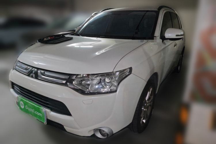 Used Mitsubishi Outlander 2013 2.4L Four-Wheel Drive Luxury Navigation Version 7 Seats