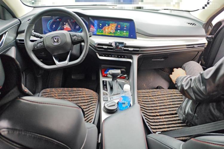 Used CHANGAN CS35PLUS 2021 Blue Whale NE 1.4T DCT Luxury Model Center Console