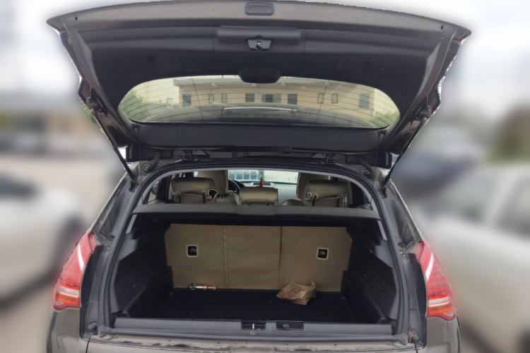 Used Peugeot 3008 2015 2.0L Automatic Classic Edition
