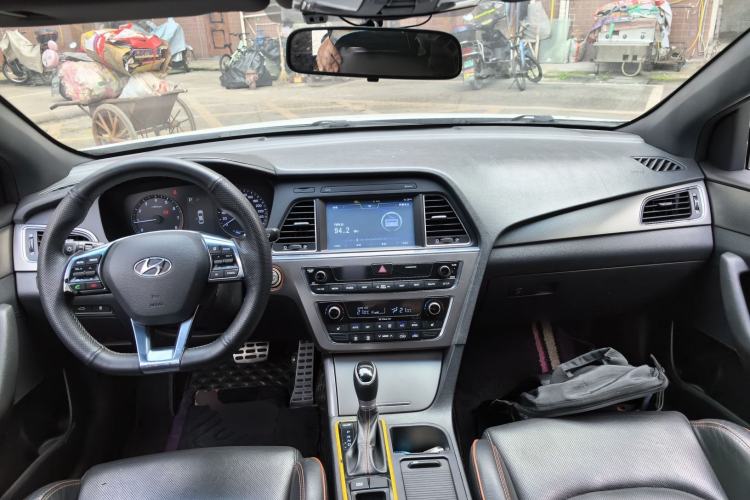 Used Hyundai Sonata 2015 1.6T GLX Advanced Model Center Console