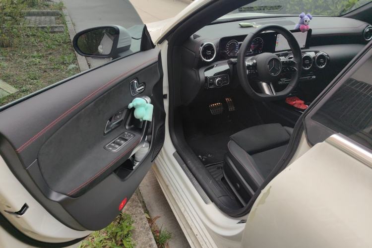 Used Mercedes-Benz CLA 2024-Year Facelifted CLA 200 Driver Seat