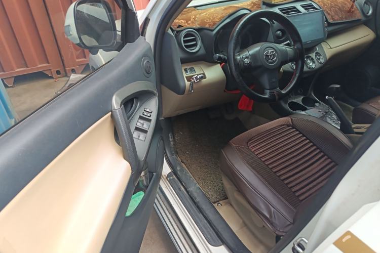 Used Toyota RAV4 2012 Luxurious Edition 2.0L Automatic All-Wheel Drive
