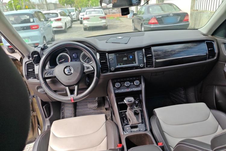 Used Skoda Kodiaq 2017 TSI330 7-Seater Two-Wheel-Drive Luxury Edition Center Console