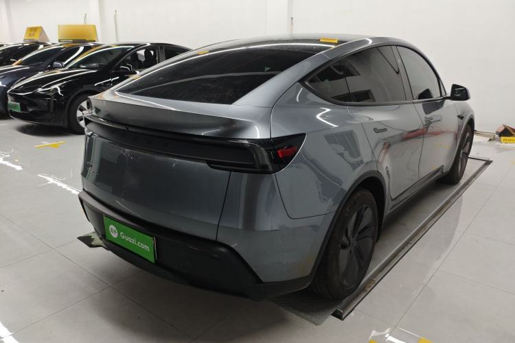 Used Tesla Model Y 2025 Long-Range All-Wheel-Drive Version
