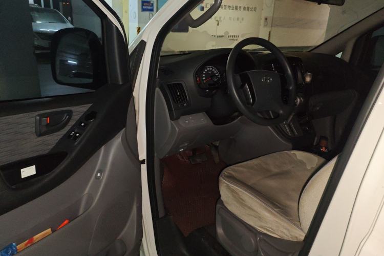 Used Hyundai H-1 Starex 2011 2.4L Comfort Edition
