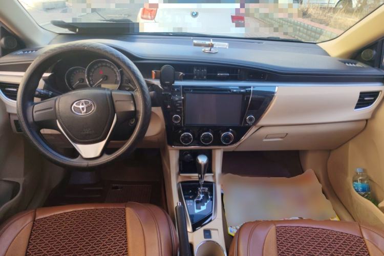 Used Toyota Corolla 2014 1.6L CVT GL Center Console
