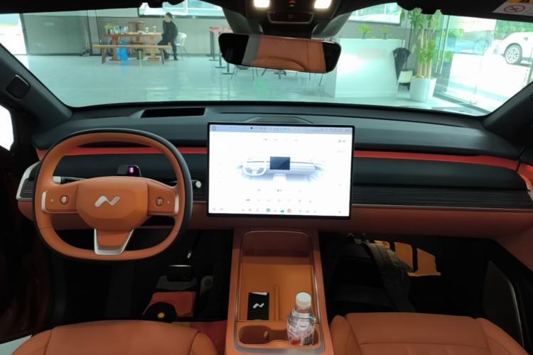 Used ONVO L60 2025 Model—60 kWh Rear-Wheel-Drive Version Center Console