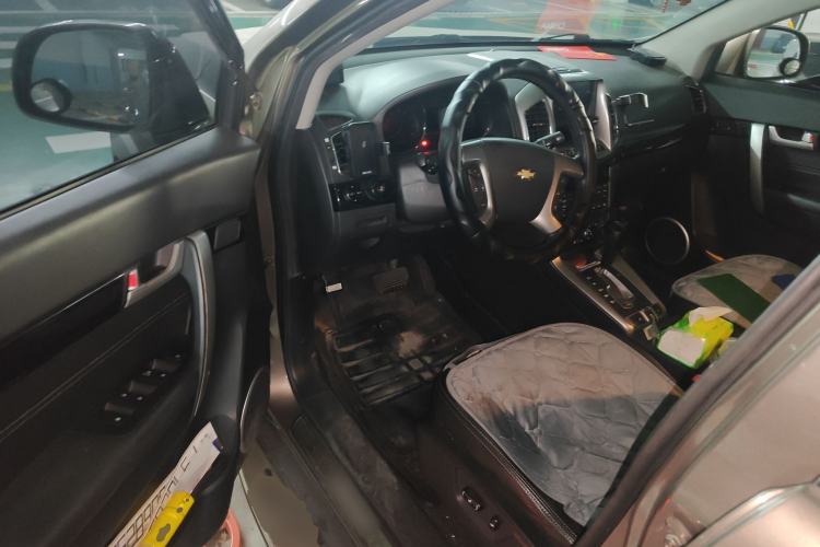 Used Chevrolet Captiva 2015 2.4L 4x4 Flagship Edition 7-Seater
