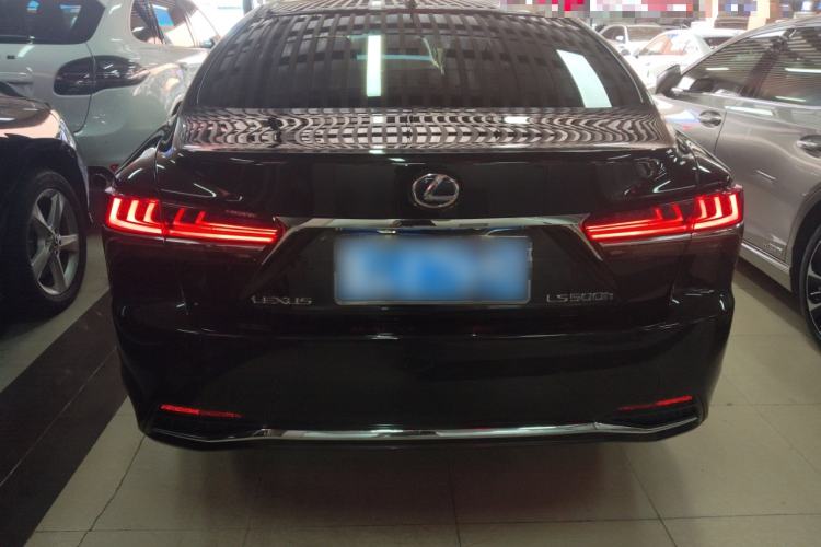 Used Lexus LS 2018 500h Executive Edition China VI