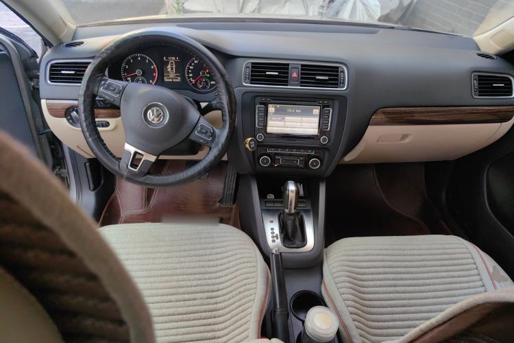 Used Volkswagen Sagitar 2012 1.4TSI Automatic Flagship Edition Center Console