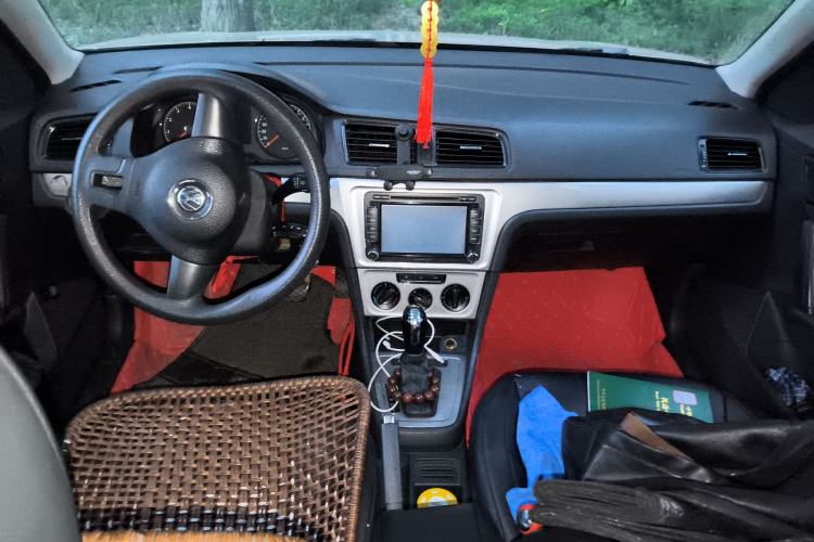 Used Volkswagen Lavida 2013 Revised Classic 1.6L Automatic Fashion Edition Center Console