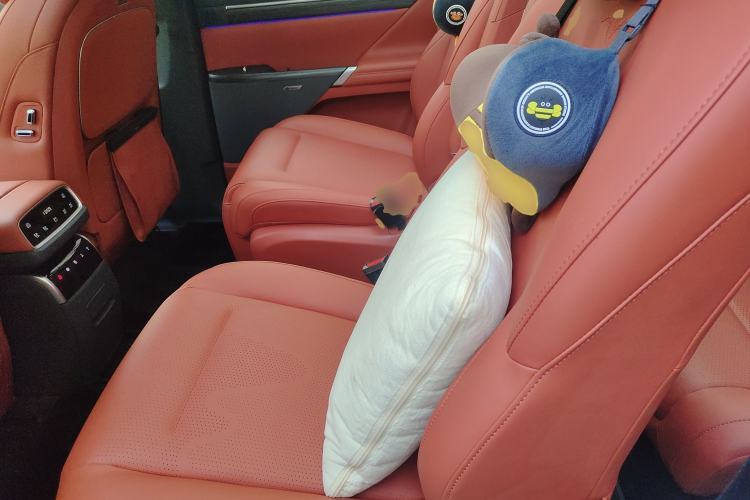 Used Dongfeng eπ eπ008 2024 636Max All-Electric Version 6 Seats