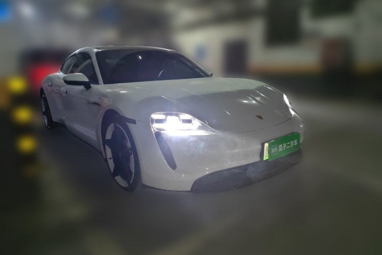 Used Porsche Taycan 2022-Year Restyled Taycan 4S Front Right 45 Deg