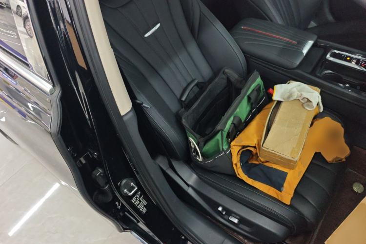 Used Hongqi H5 2024 1.5T DCT Smart Connect Flagship Edition Right Front Seat