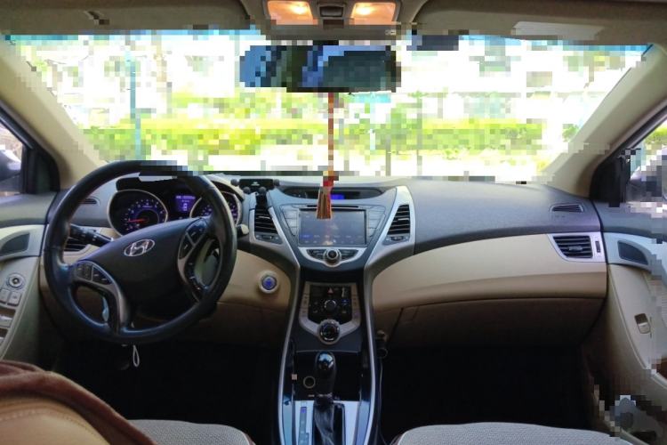 Used Hyundai Elantra (5th Generation / Langdong) 2012 1.6L Automatic Leading Model Center Console