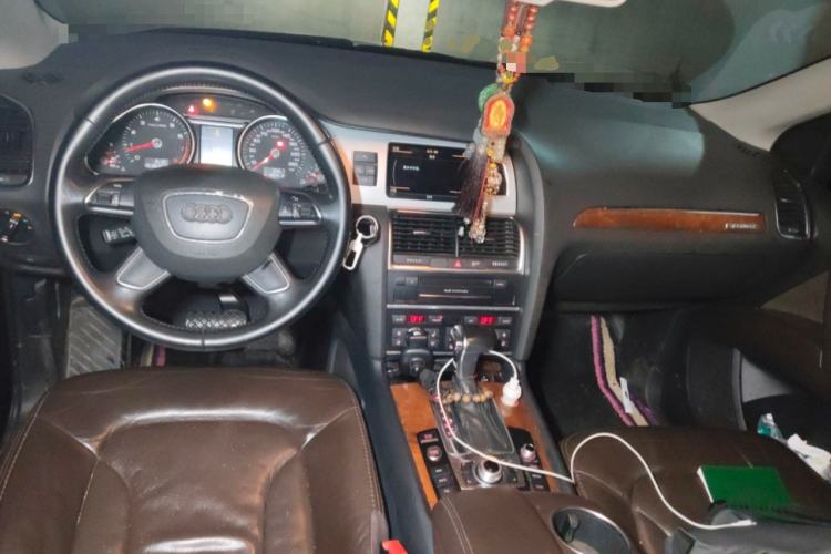 Used Audi Q7 2014 35 TFSI Ambition Edition Center Console