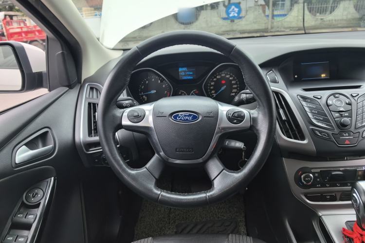 Used Ford Focus 2012 Sedan 1.6L Automatic Fashion Edition