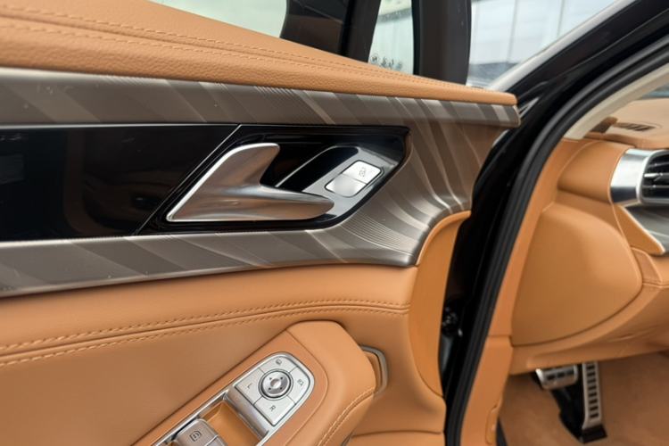 Used Hongqi H9 2025 Model Facelifted 2.0T Two-Wheel Drive Flag-Style Luxury Business Edition, 5 Seats Interior 8