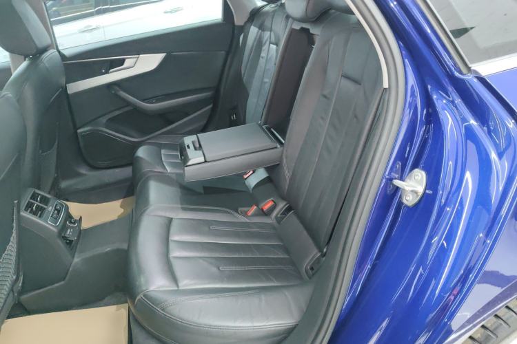 Used Audi A4L 2019 40 TFSI Fashion Edition China VI Emission Standard Left Rear Seat