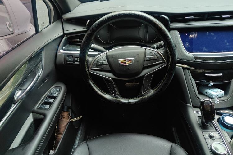 Used Cadillac XT5 2022 2.0T Two-Wheel Drive Luxury Version Steering Wheel