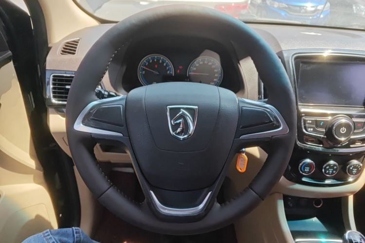 Used Baojun 730 2014 1.5L manual Comfort ESP version 7 seats