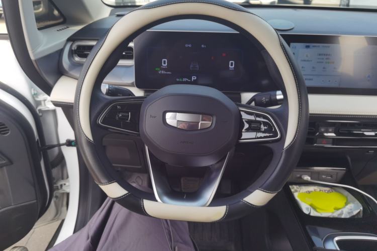 Used Geometry E Firefly 2024 301km Flowing Light Steering Wheel