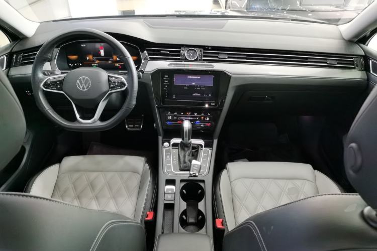 Used Volkswagen Magotan 2023 2 Million Units Limited Edition 330TSI DSG Leading Version
