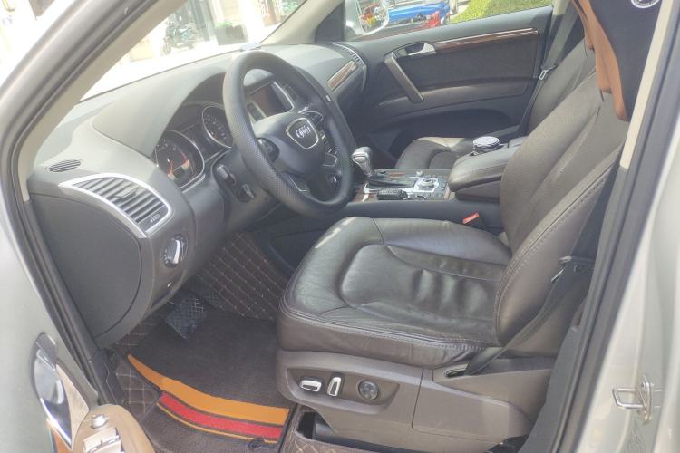 Used Audi Q7  Left Front Seat
