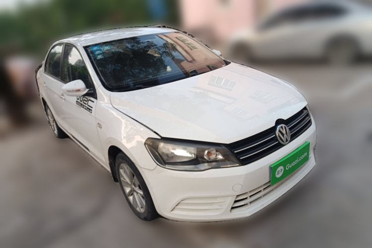 Used Volkswagen Jetta 2015 Value Edition 1.6L Manual Fashionable Style Front Right 45 Deg