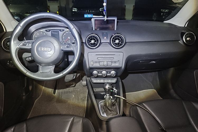 Used Audi A1 2014 30 TFSI Sportback Comfort Model Center Console