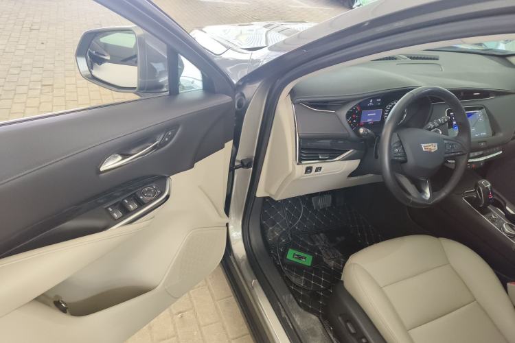 Used Cadillac XT4 2018 28T Two-Wheel-Drive Luxury Model
