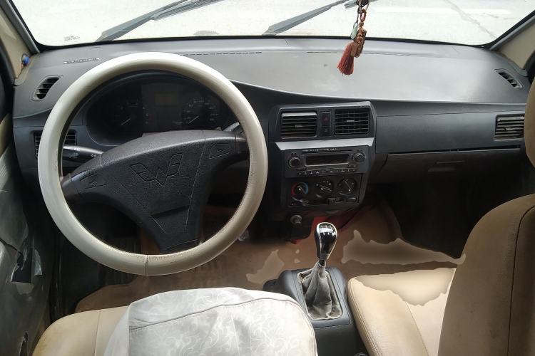 Used Wuling Rongguang 2014 1.2L S Standard Model Center Console