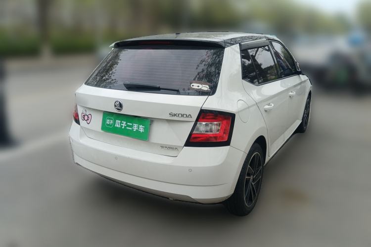 Used Skoda Fabia 2015 1.6L Automatic Sport Edition Rear Right 45 Deg