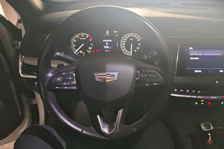 Used Cadillac XT4 2018 28T Two-Wheel-Drive Luxury Model
