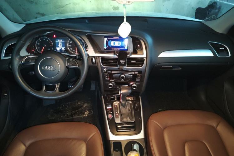 Used Audi A4L 2016 35 TFSI Collector's Edition Automatic Standard Model Center Console