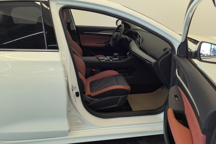 Used Changan Eado 2023 Changan Edition PLUS Blue Whale NE 1.4T GDI DCT Prestige Version
