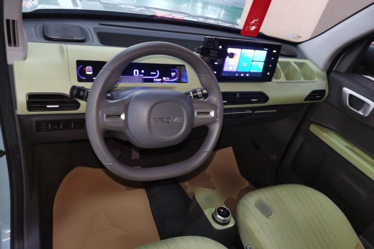 Used Geely Galaxy Panda 2023 Panda Mini 200km Endurance Bear
