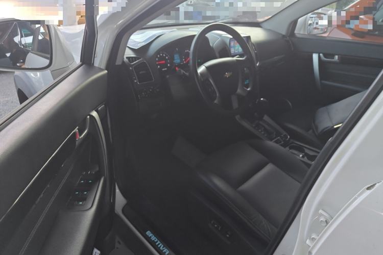 Used Chevrolet Captiva 2015 2.4L 4x4 Flagship Edition 7-Seater
