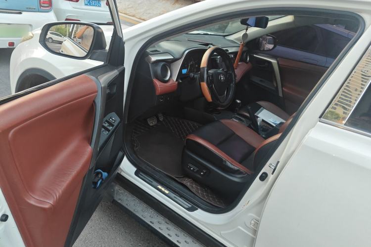 Used Toyota RAV4 2013 2.5L Automatic 4x4 Elite Edition Driver Seat