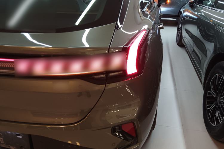 Used Zeekr 001 2025 WE Edition 100 kWh Rear-Wheel Drive
