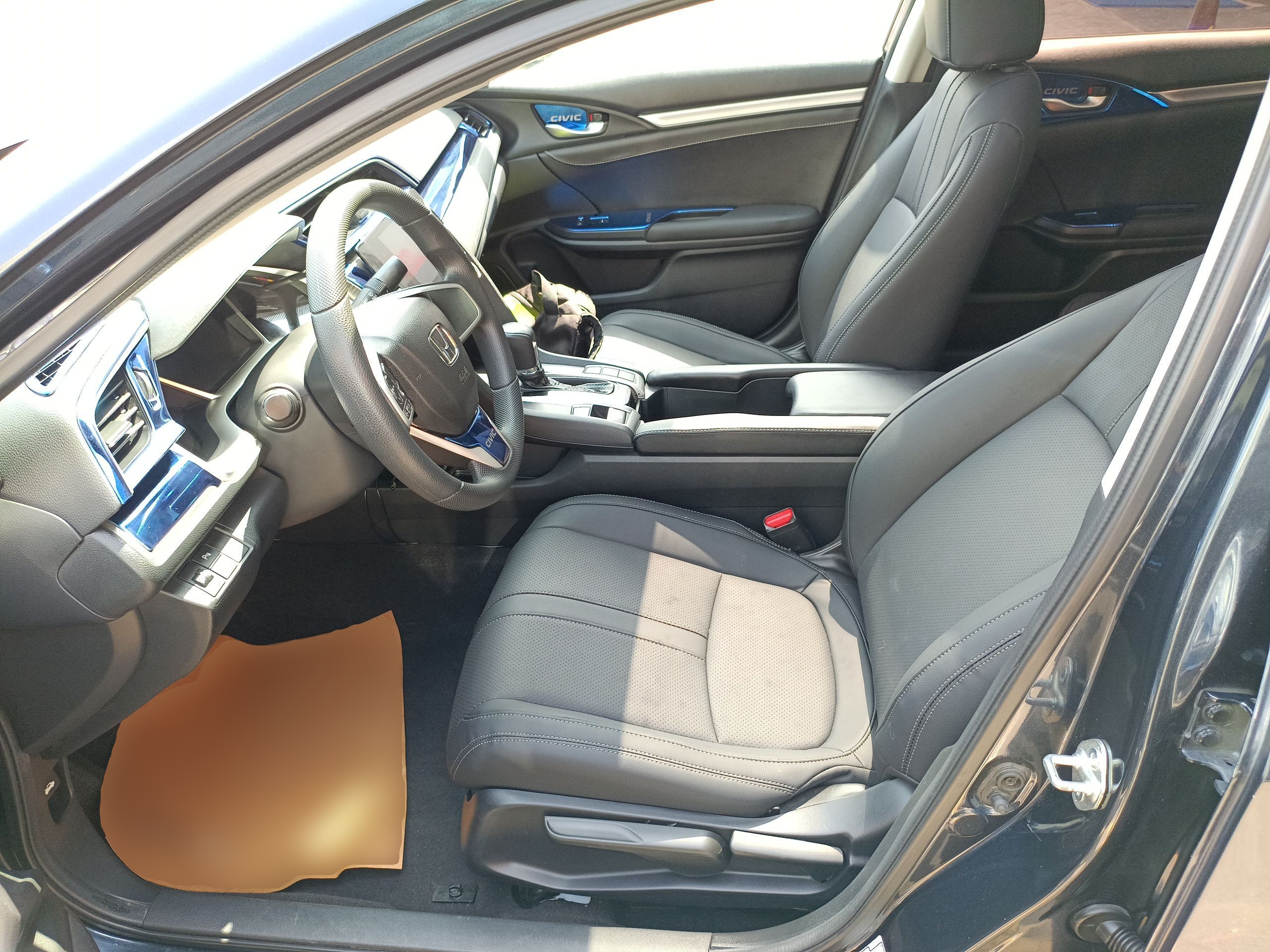 Переднее сиденье в автомобиле