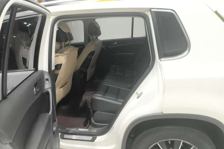 Used Volkswagen Tiguan L 2015 1.8TSI Automatic All-Wheel-Drive Luxury Model