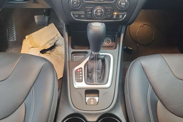 Used Jeep Cherokee 2020 2.0L Two-Wheel Drive Classic Sports Edition