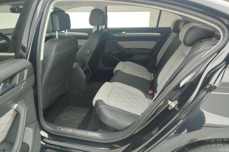 Used Volkswagen Magotan 2023 2 Million Units Limited Edition 330TSI DSG Leading Version