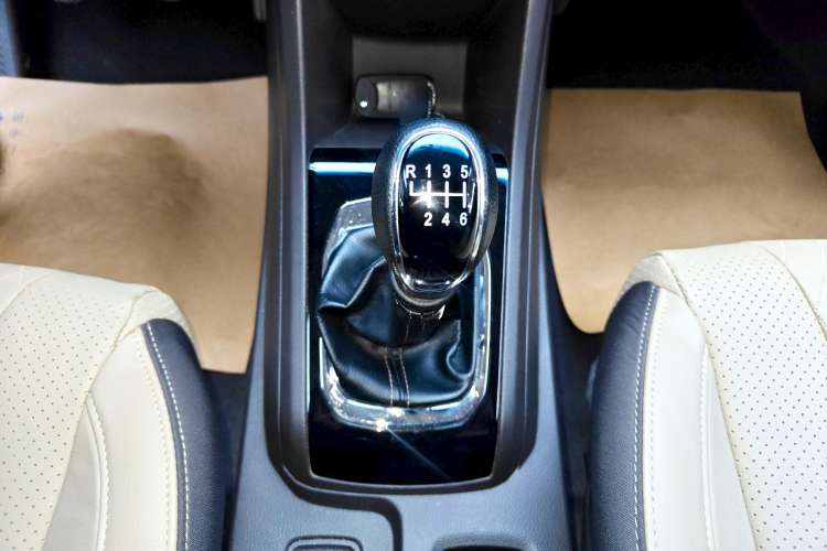 Used Baojun 310W 2017 1.5L Manual Fashion Model China V