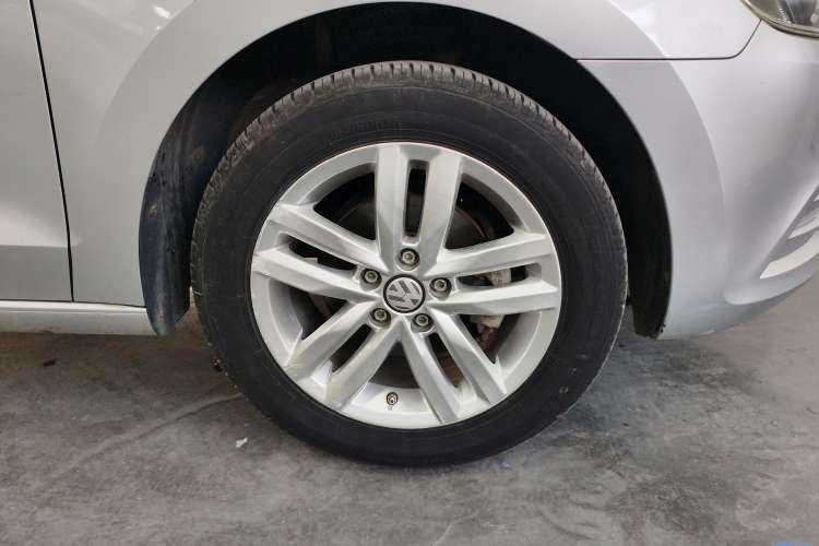 Used Volkswagen Jetta 2015 1.4L Manual Fashion Model
